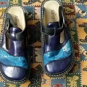 Women's Alegria clogs. Women's size 7